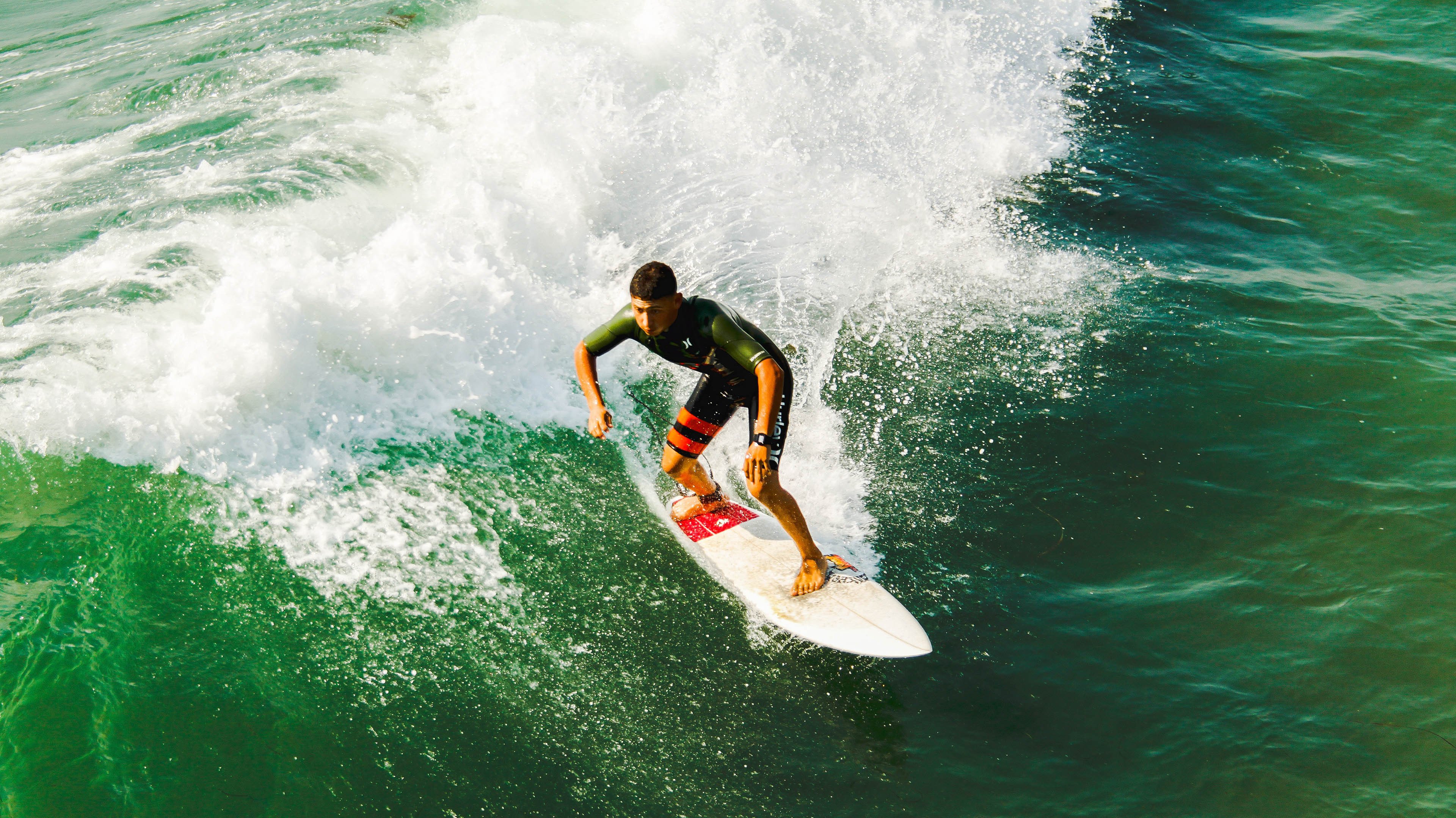 伊利亚·哈伦男子蝶泳赛场新星崛起